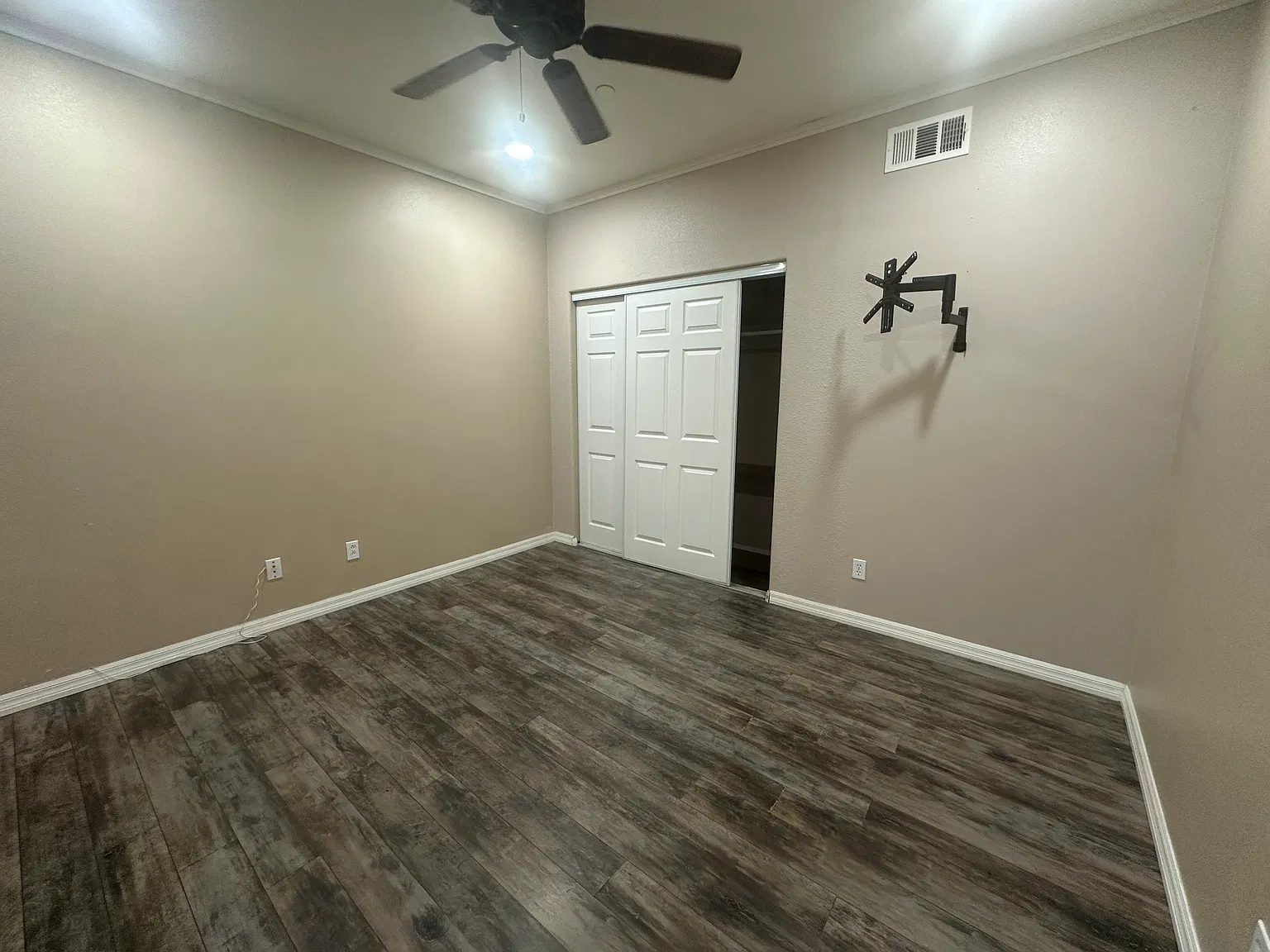 1 bed, 3800 sqft, $1,150 — Photo 4