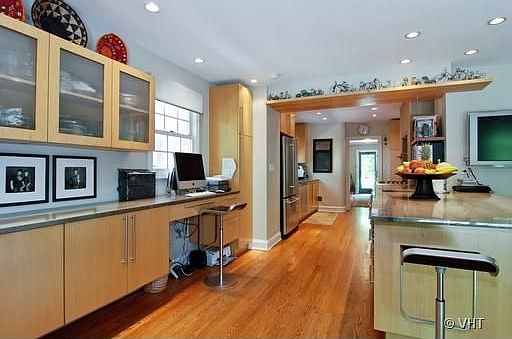 4th image of 2200 Lincolnwood Dr