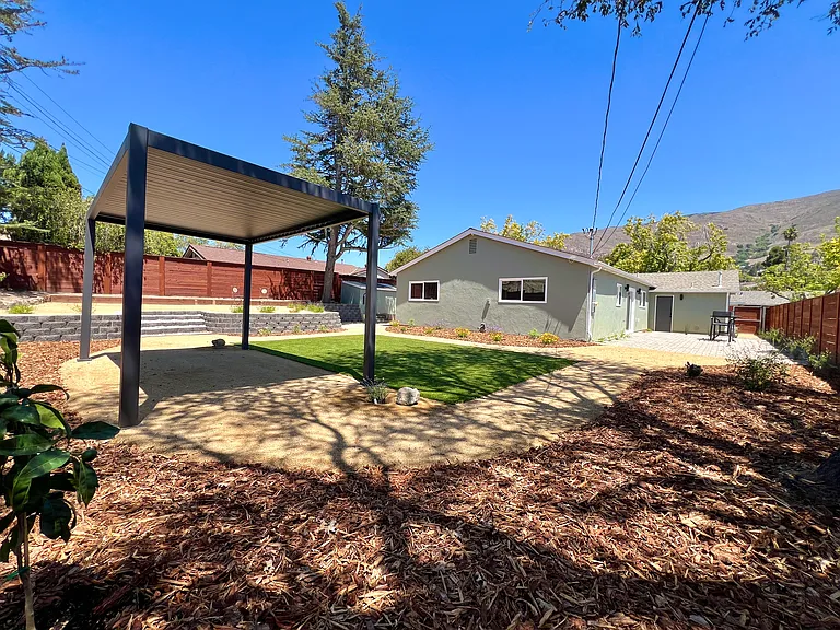 1327 Tanglewood Dr — Photo 24