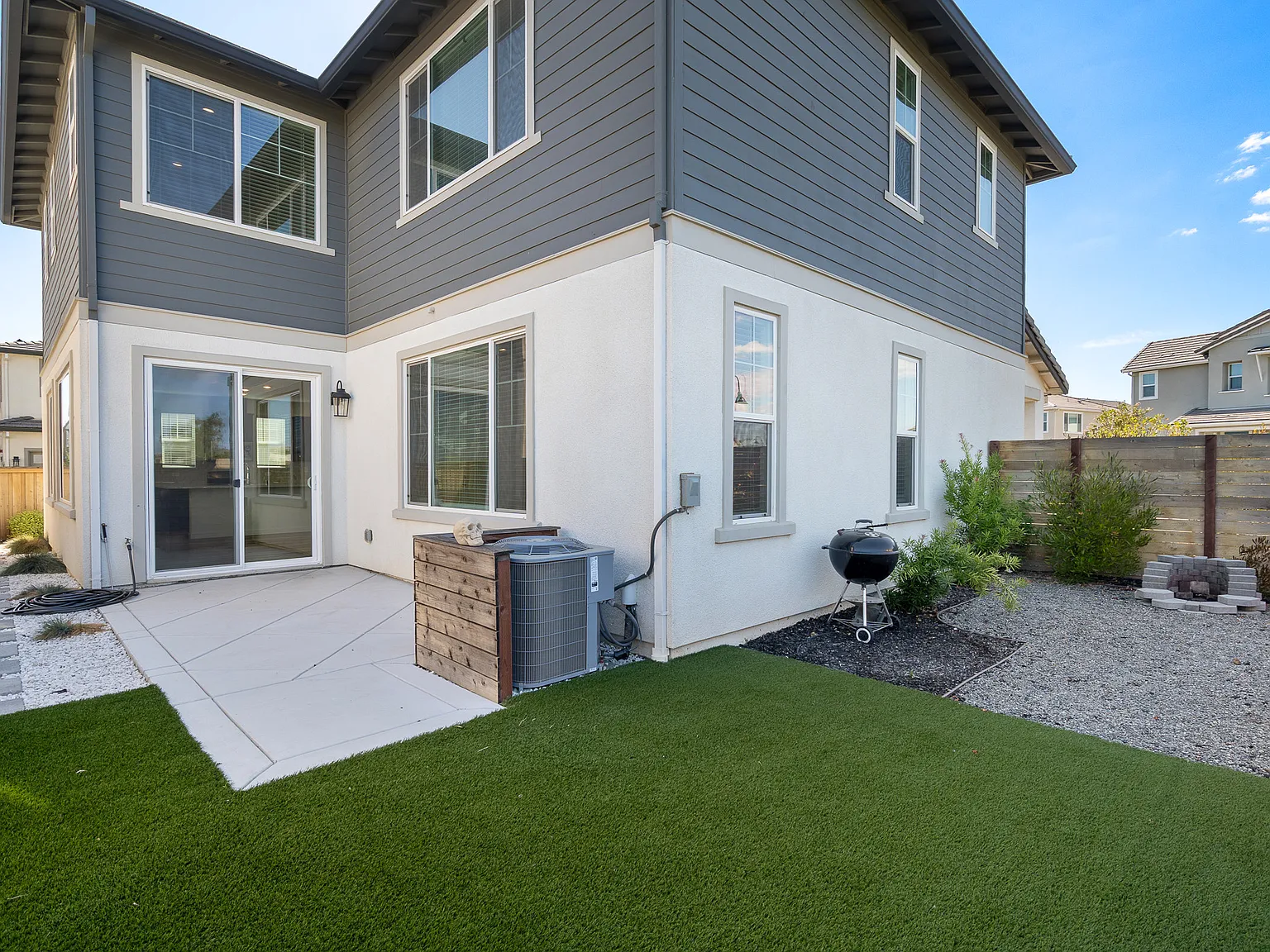 3 bed, 2.5 bath, 2364 sqft, $3,900 — Photo 4