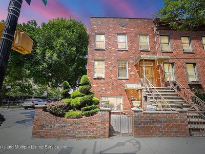 556 Clinton St, Brooklyn, NY, 11231