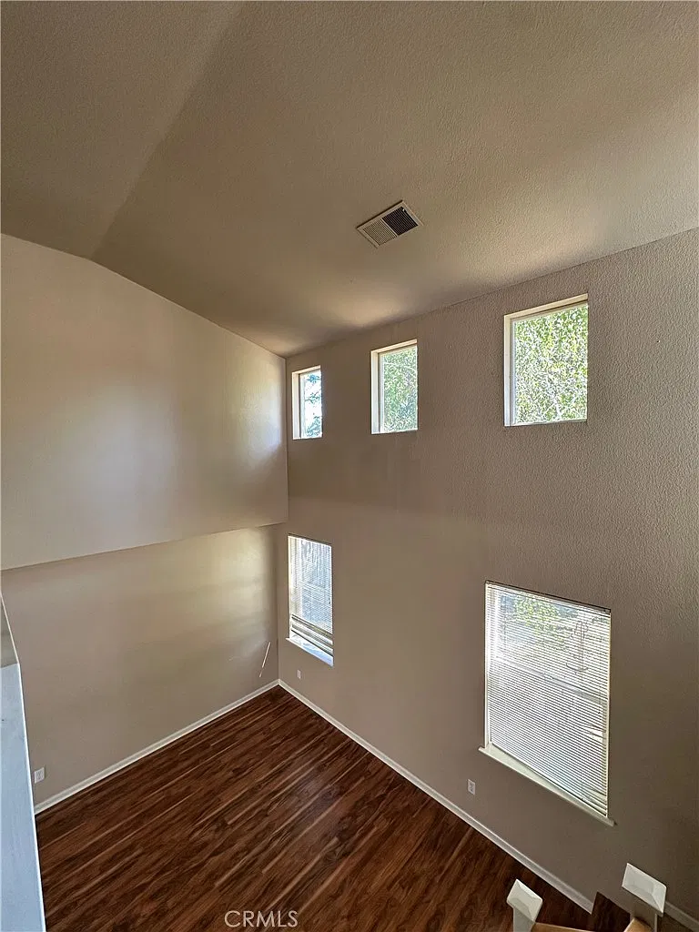 4 bed, 2.5 bath, 1794 sqft, $4,400 — Photo 4