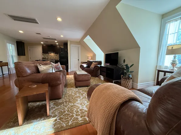 13 Tannery Ln #A, Roseland, NJ 07068