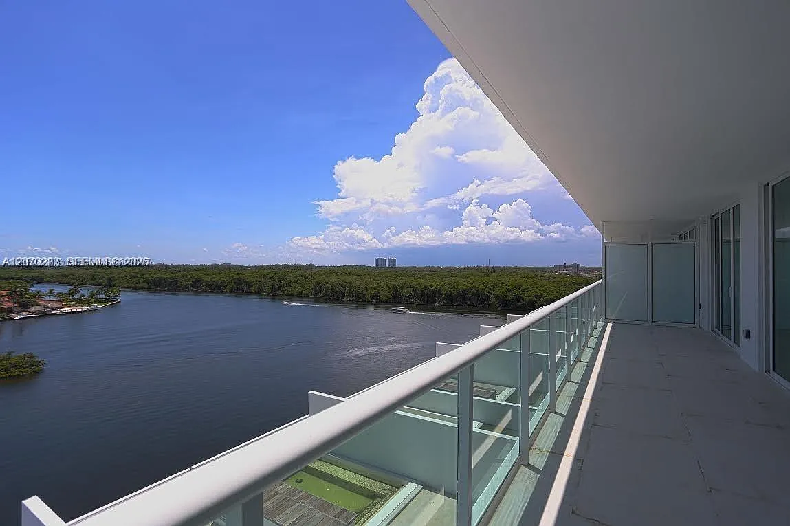 400 Sunny Isles Condo Wes — Photo 1