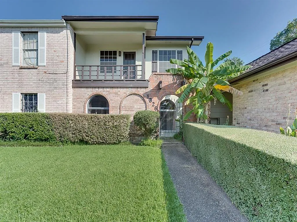 4 bed, 2.0 bath, 2182 sqft, $1,595 — Photo 1