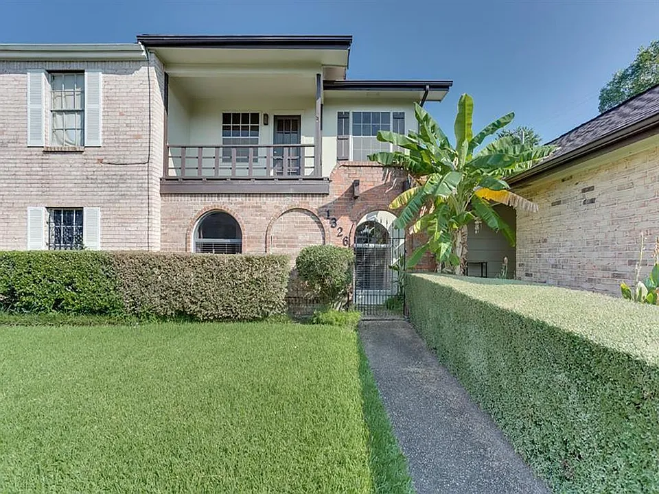 1326 Town Cir #1