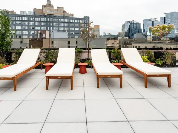 376 Bedford Avenue image 15 of 23