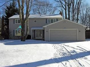 591 Lindford Dr, Bay Village, OH