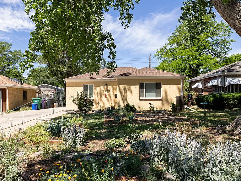 2233 Poplar St — Photo 1