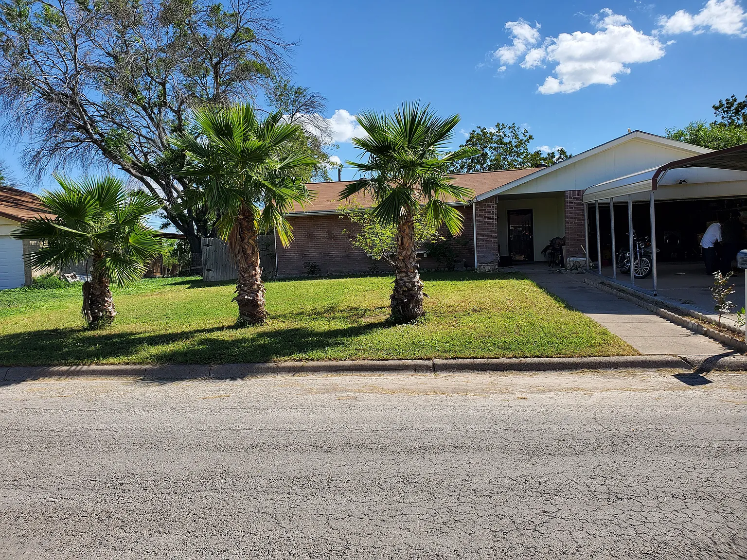 3 bed, 1289 sqft, $1,600 — Photo 2