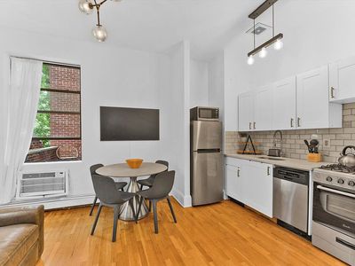 302 E 19th St APT 1B, New York, NY, 10003