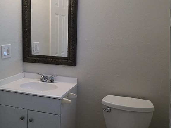 5th image of 2044 Waverly Ave #2