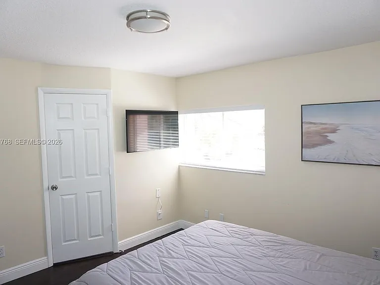 1057 SE 6th Ave — Photo 13