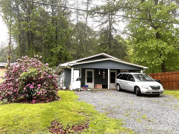 293 Cosmos Dr, Hendersonville, NC 28791