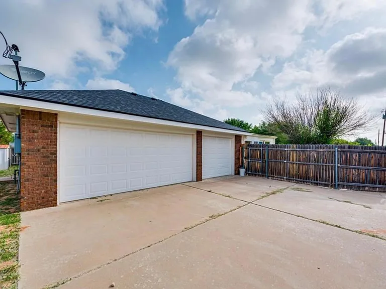 2905 Bluebird Ln — Photo 28