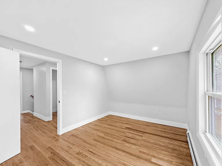 21 Burlington Rd — Photo 20