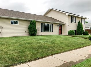 1201 26th St W, Williston, ND 58801