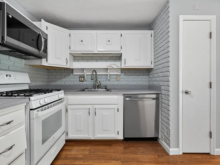 7 Karen Cir #2A — Photo 7