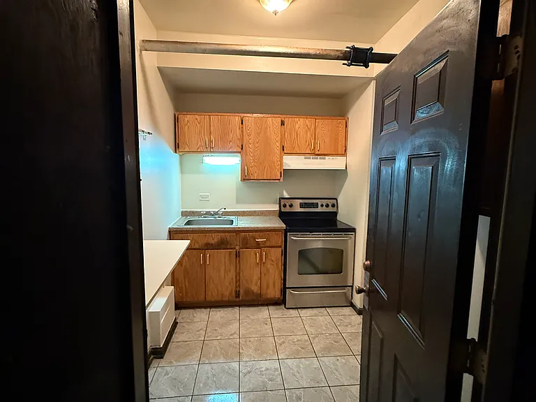7600 S Aberdeen St — Photo 1