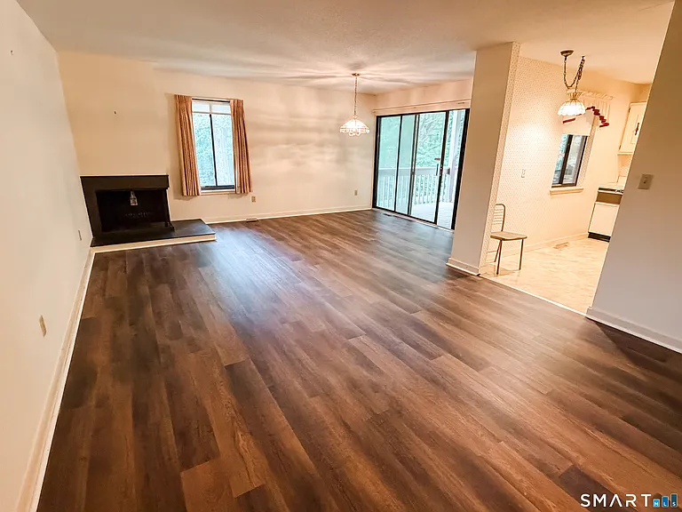 14 Greenbriar Dr #F — Photo 5