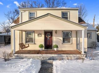 33494 Brown St, Garden City, MI 48135