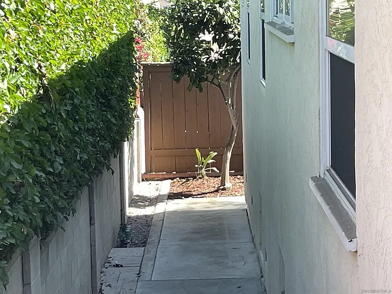 2119 Missouri St — Photo 30