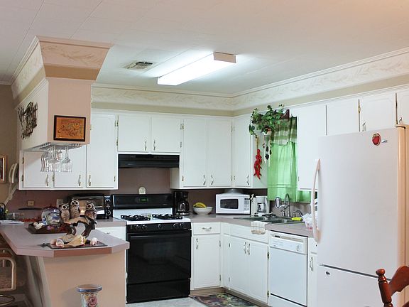 2nd image of 627 Willow Dr