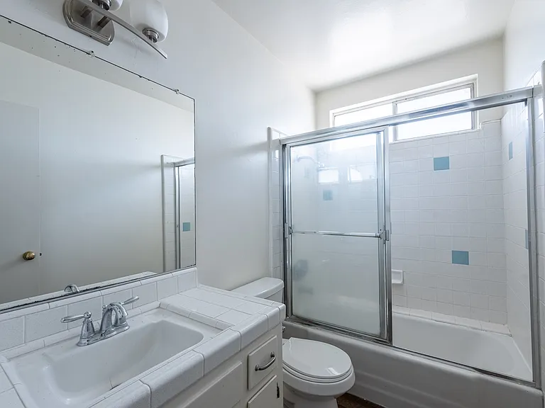 8740 Owensmouth Ave #15 — Photo 13