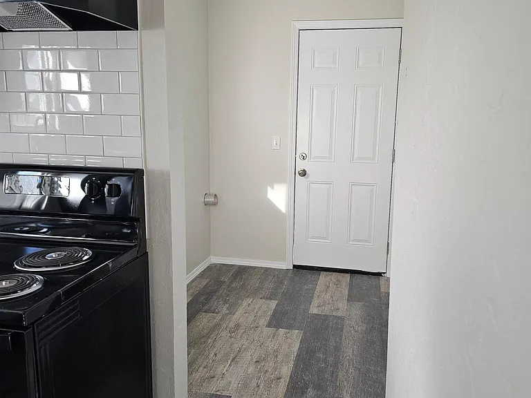 623 E Harrison Ave — Photo 14