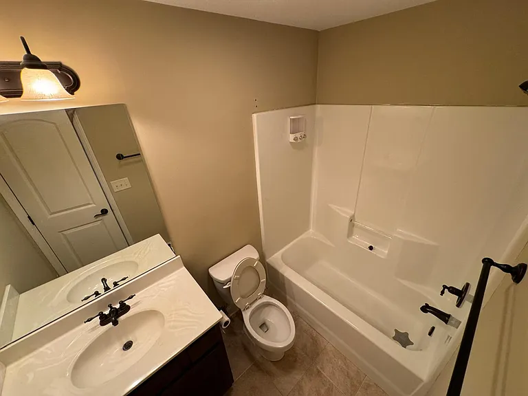 610 Grays Pointe Ct — Photo 23