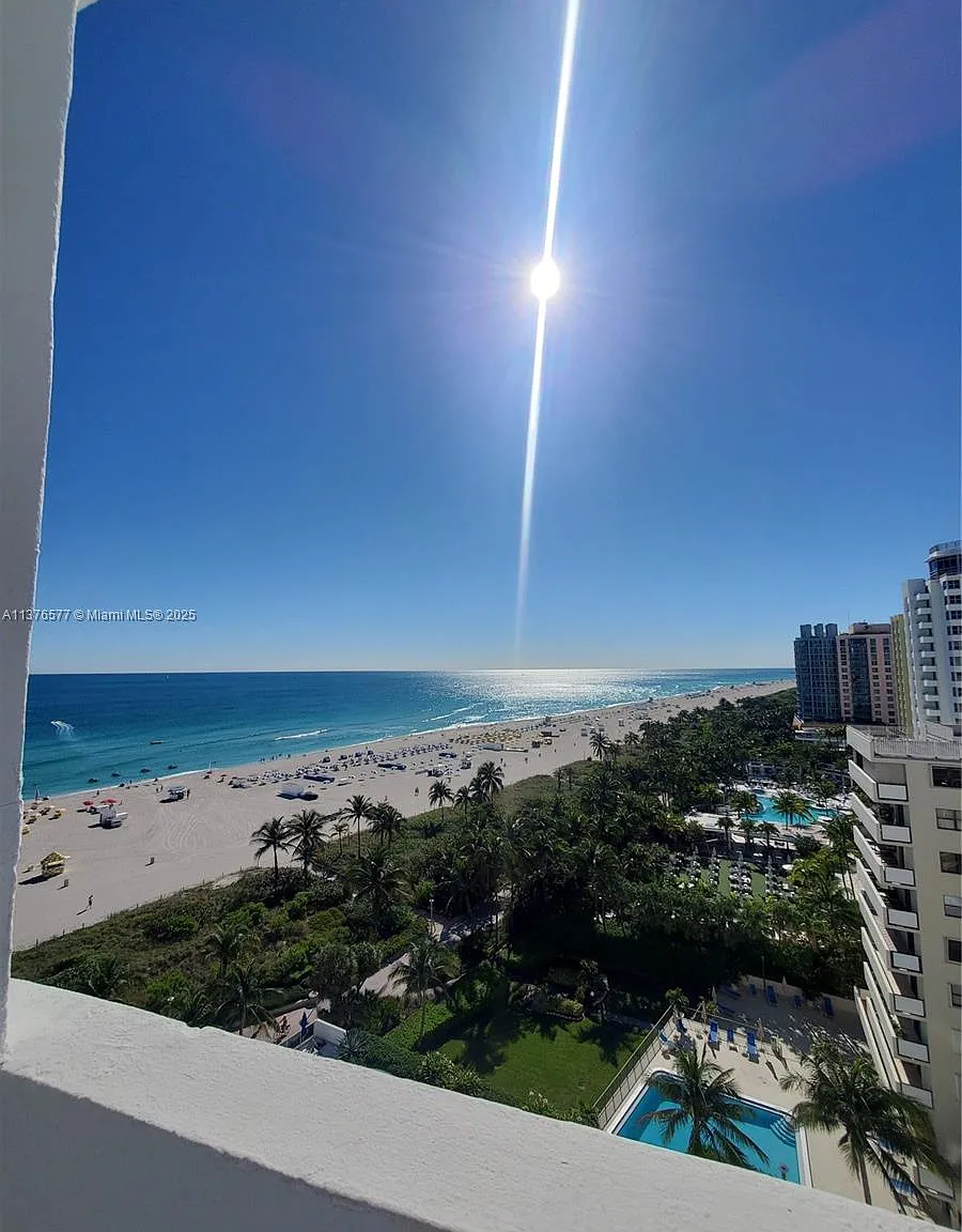 The Decoplage Condo — Photo 1