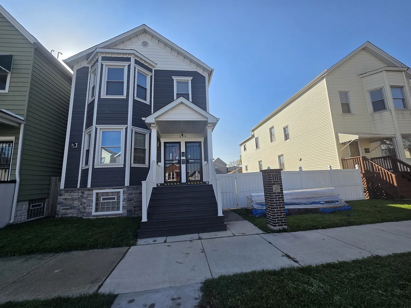 2 bed, 1200 sqft, $2,300 — Photo 2