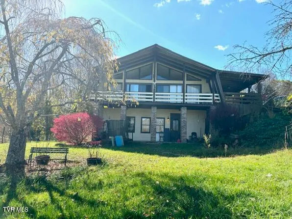 5042 Flat Gap Rd, Pound, VA 24279