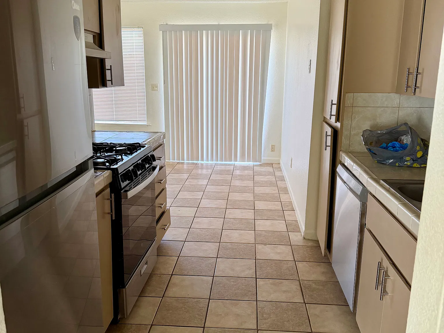 3 bed, 1250 sqft, $1,700 — Photo 2