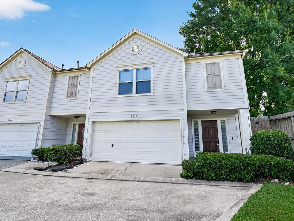2735 Woodridge Manor Dr