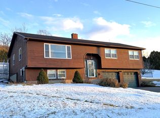 8 Country Rd, Adams, MA 01220