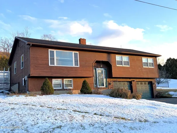 8 Country Rd, Adams, MA 01220