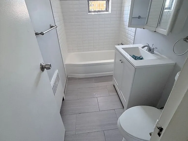 Martin Manor — Photo 12
