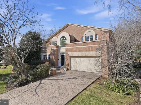 10033 Chartwell Manor Ct, Rockville, MD 20854