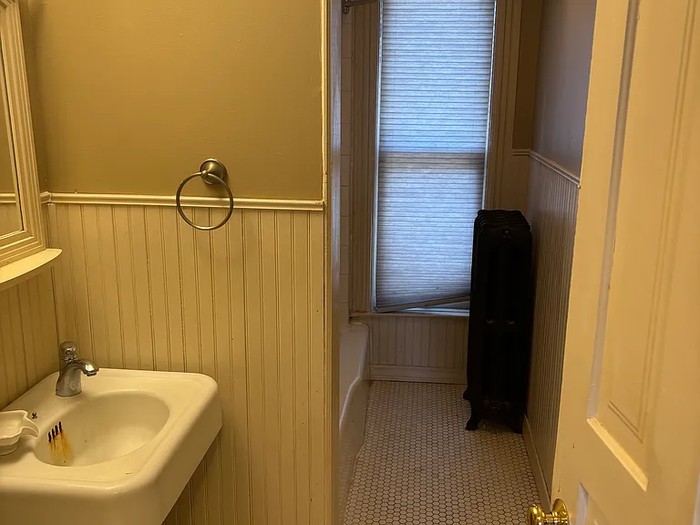 164 Isabel St W #2 — Photo 5