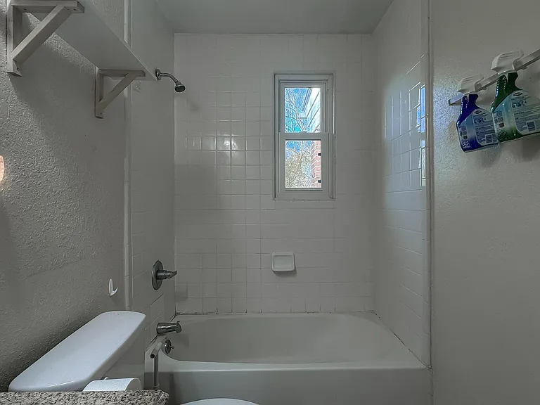 1346 Tallwood St — Photo 17