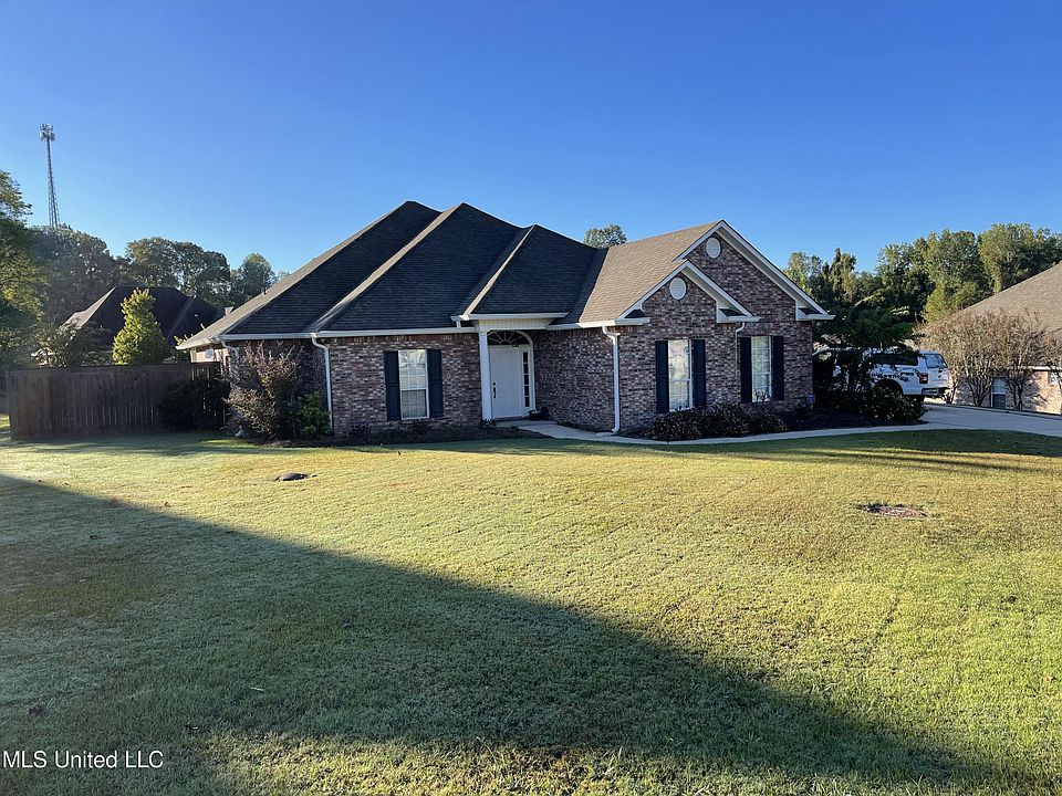 1st image of 114 Olde Trace Dr
