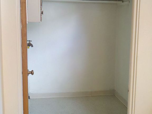 4th image of 2521-23-25-27 Thames St #2521