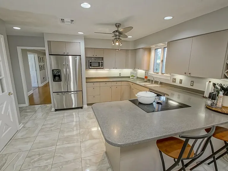 420 Fairfield Ave — Photo 8
