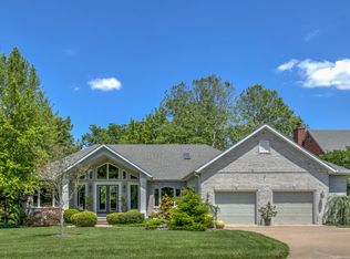 4006 Stoneledge Ct, Godfrey, IL 62035