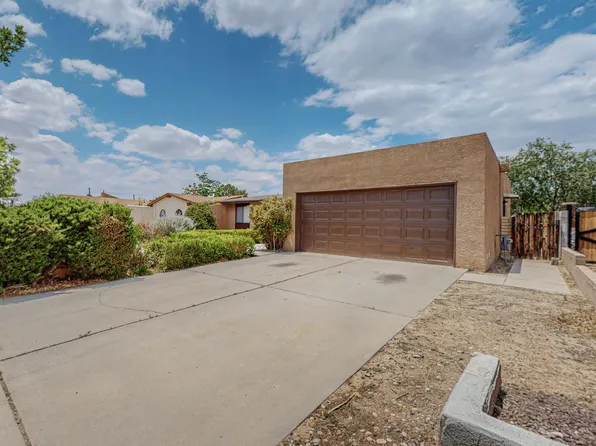 5221 Carlsbad Ct NW, Albuquerque, NM 87120