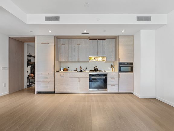 4th image of 138 Willoughby St #18C