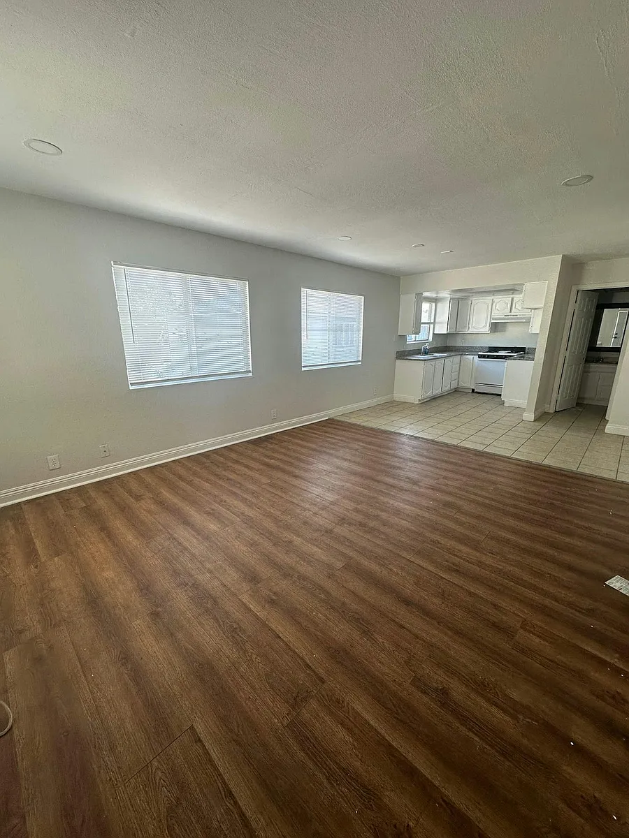 Building Photo - 7620 S Newlin Ave #20B