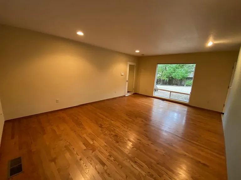 835 Seventeen Mile Dr — Photo 32