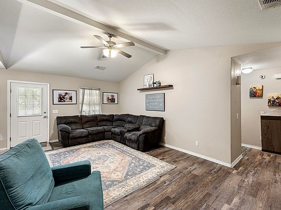 3rd image of 306 Willow Oak Dr